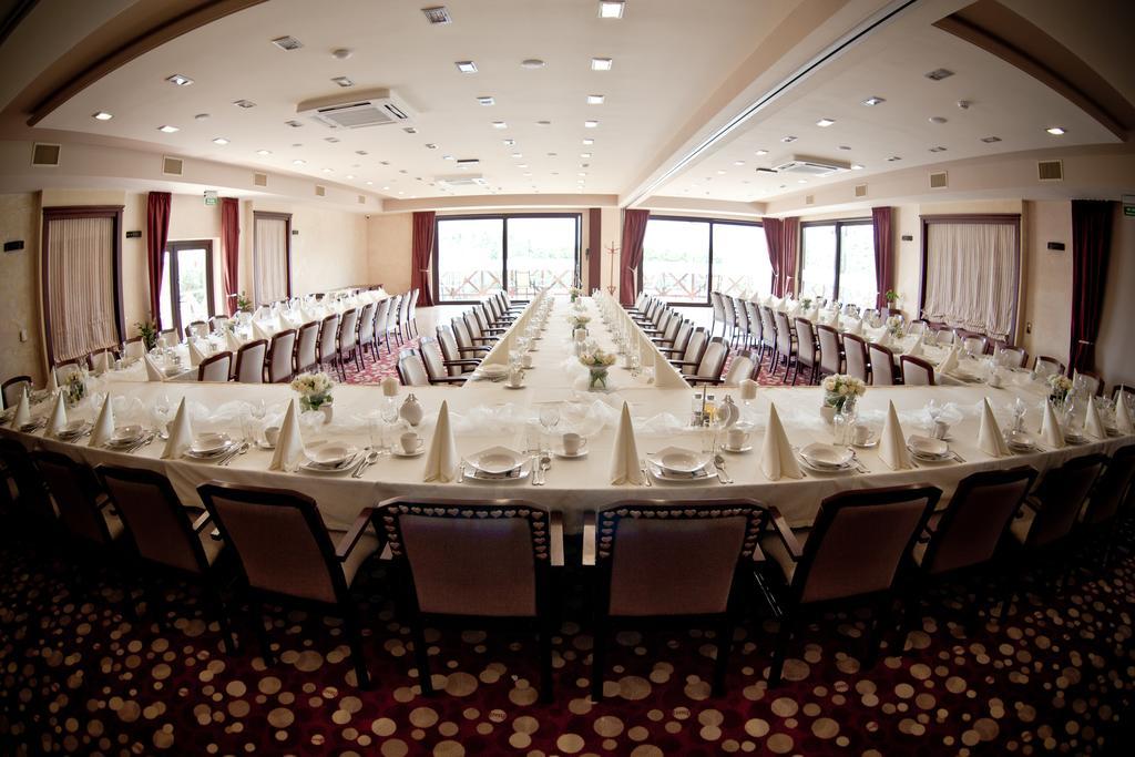 Hotel Rodan Kórnik Dış mekan fotoğraf