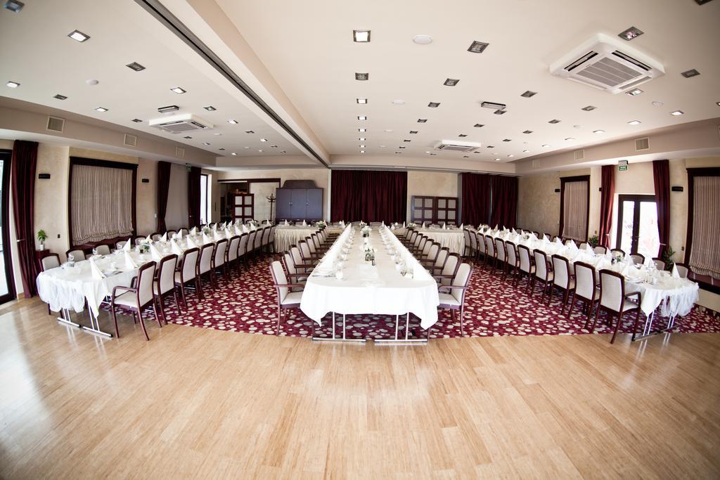 Hotel Rodan Kórnik Dış mekan fotoğraf
