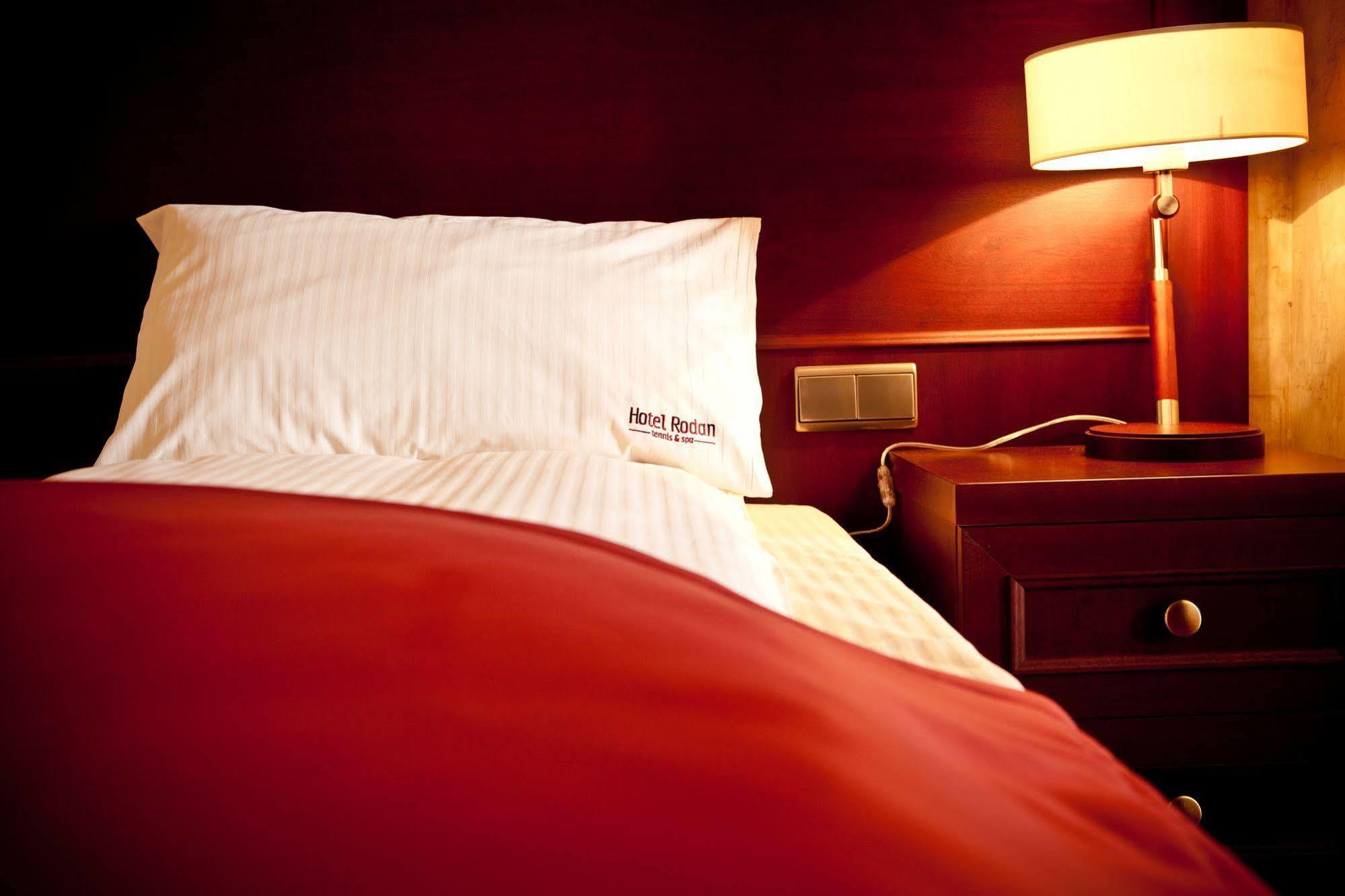 Hotel Rodan Kórnik Dış mekan fotoğraf