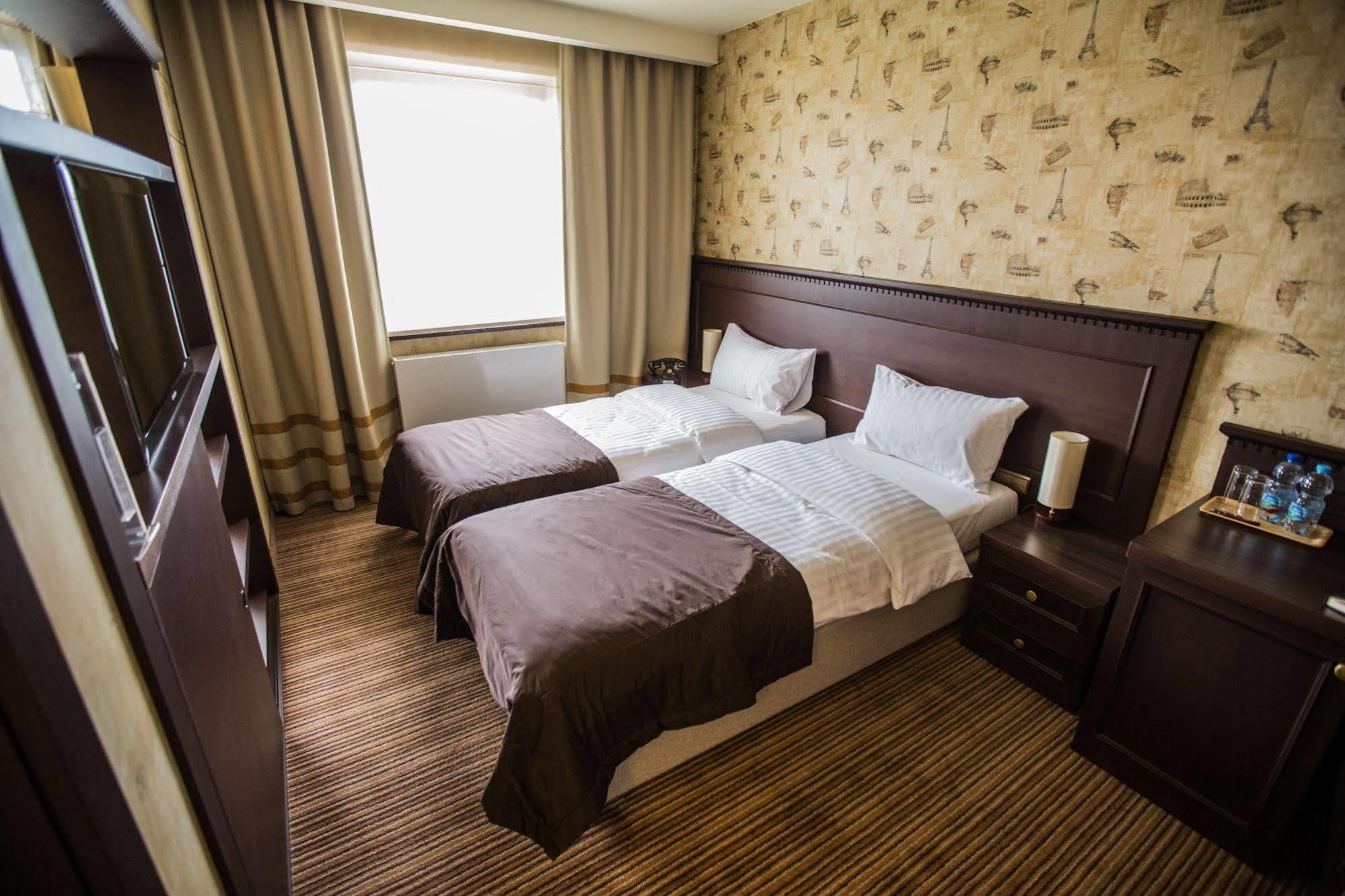 Hotel Rodan Kórnik Dış mekan fotoğraf