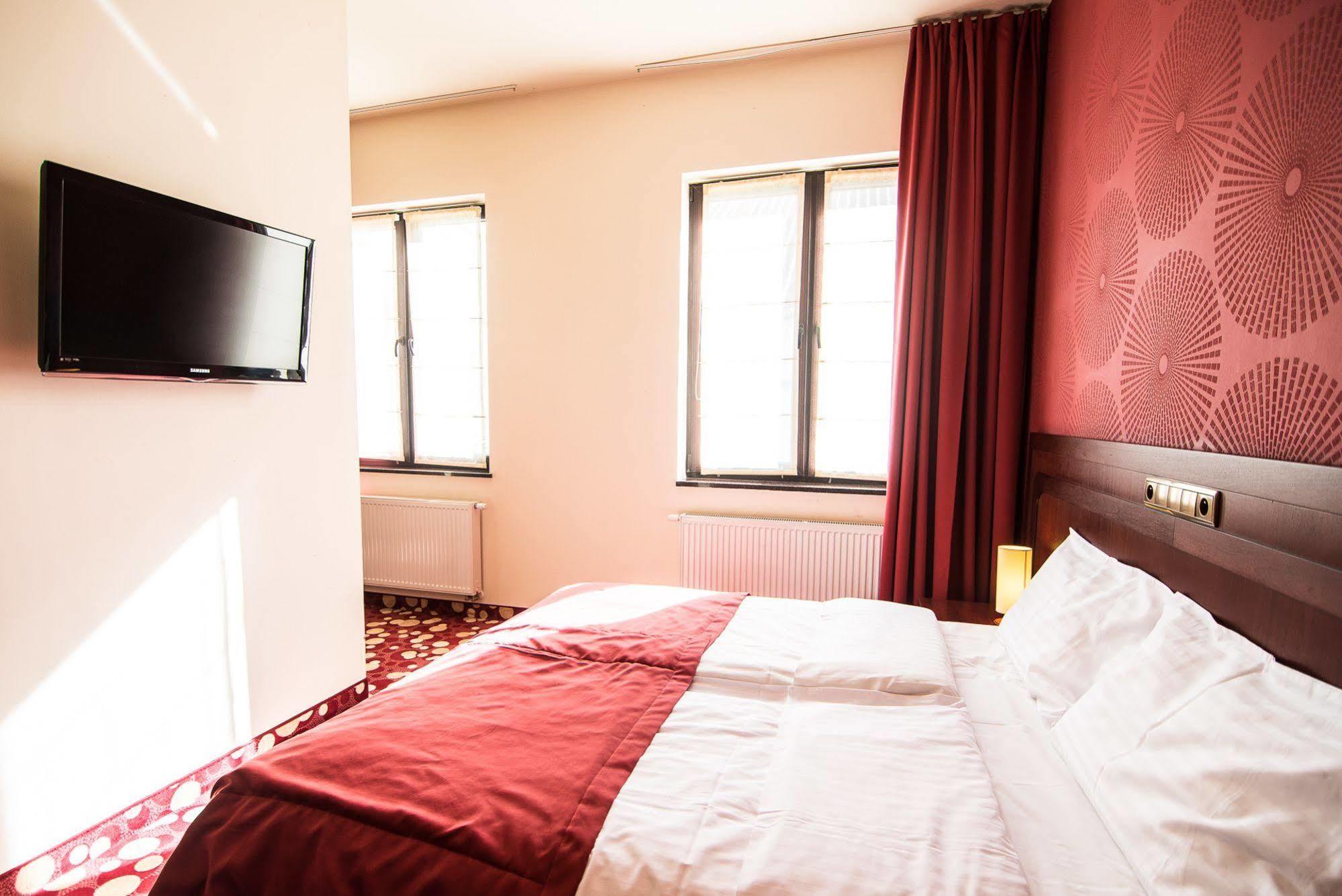 Hotel Rodan Kórnik Dış mekan fotoğraf