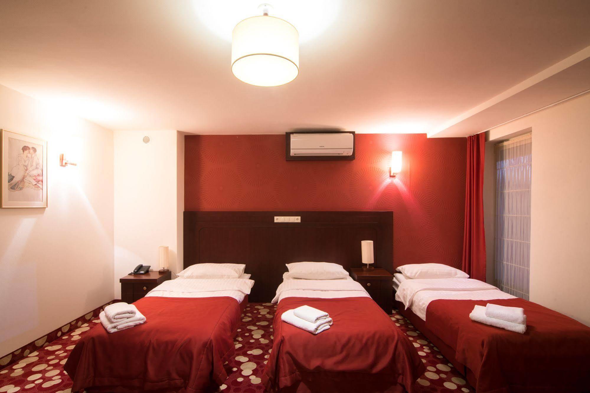 Hotel Rodan Kórnik Dış mekan fotoğraf